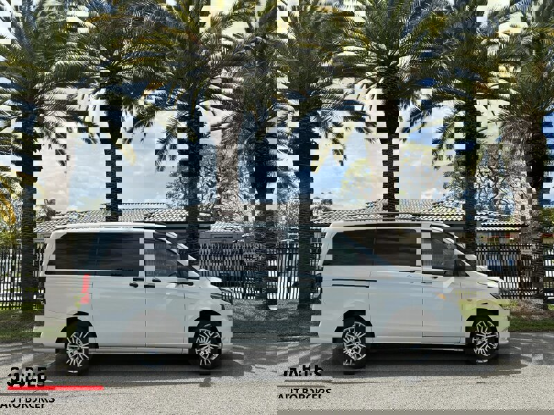 Used 2018 Mercedes-Benz Metris Passenger image 2