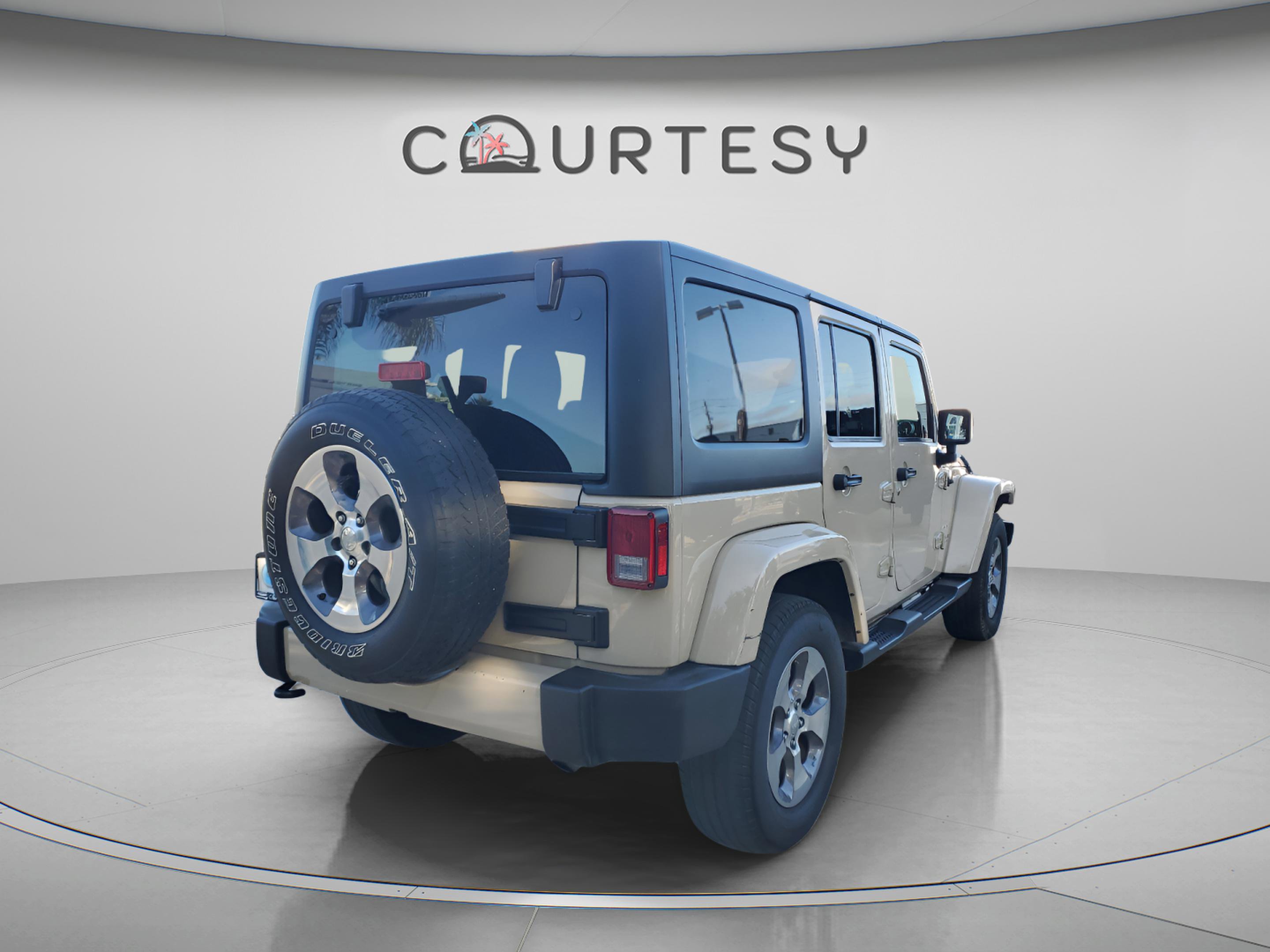 Used 2016 Jeep Wrangler Unlimited Sahara w/ Connectivity Group AWD/4WD image 3
