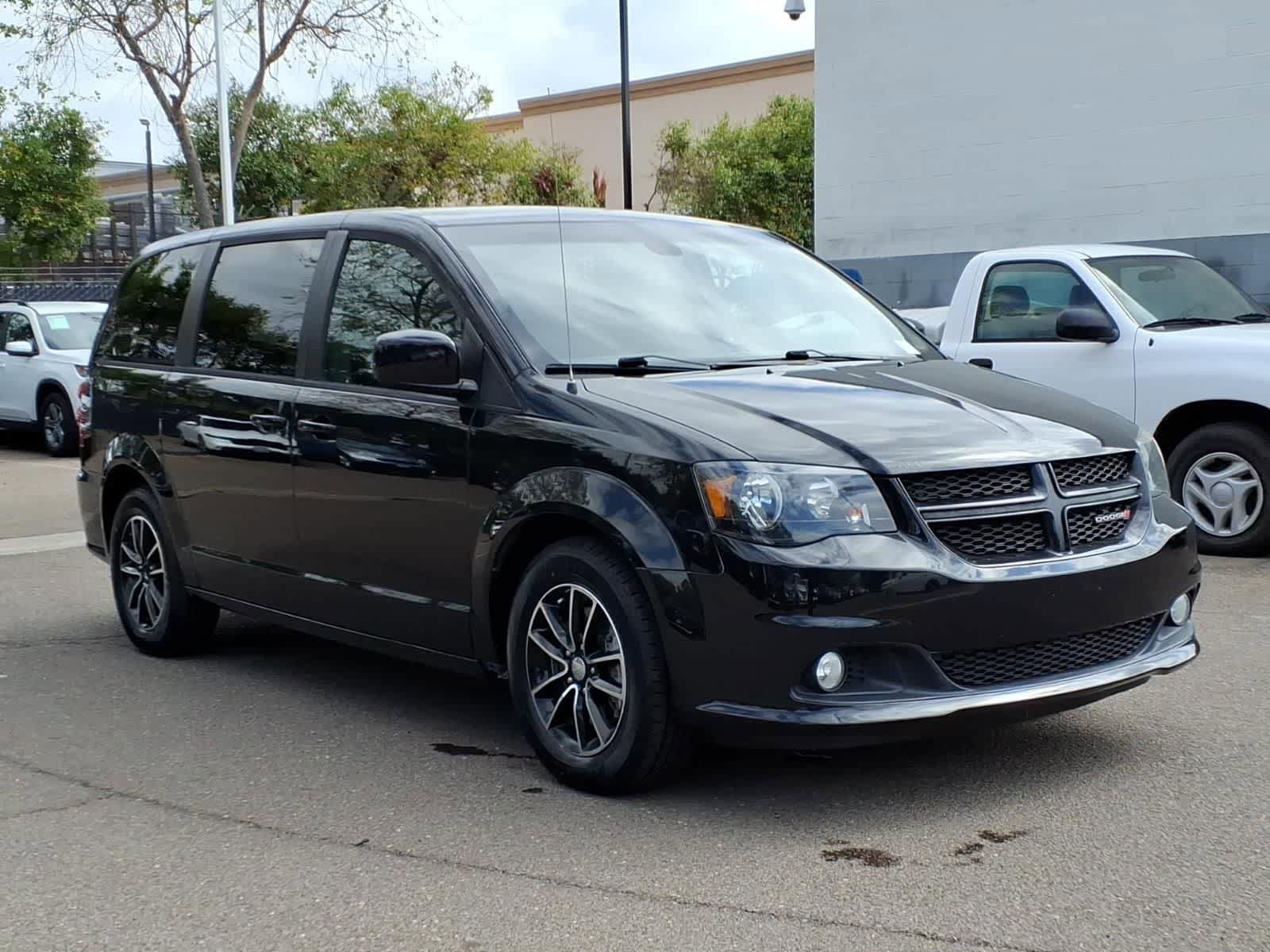 Used 2019 Dodge Grand Caravan SE FWD image 3