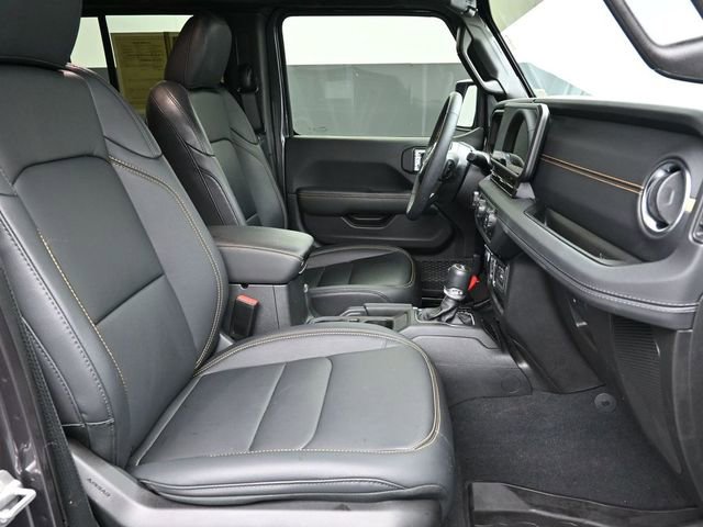 Used 2025 Jeep Wrangler Sahara image 39