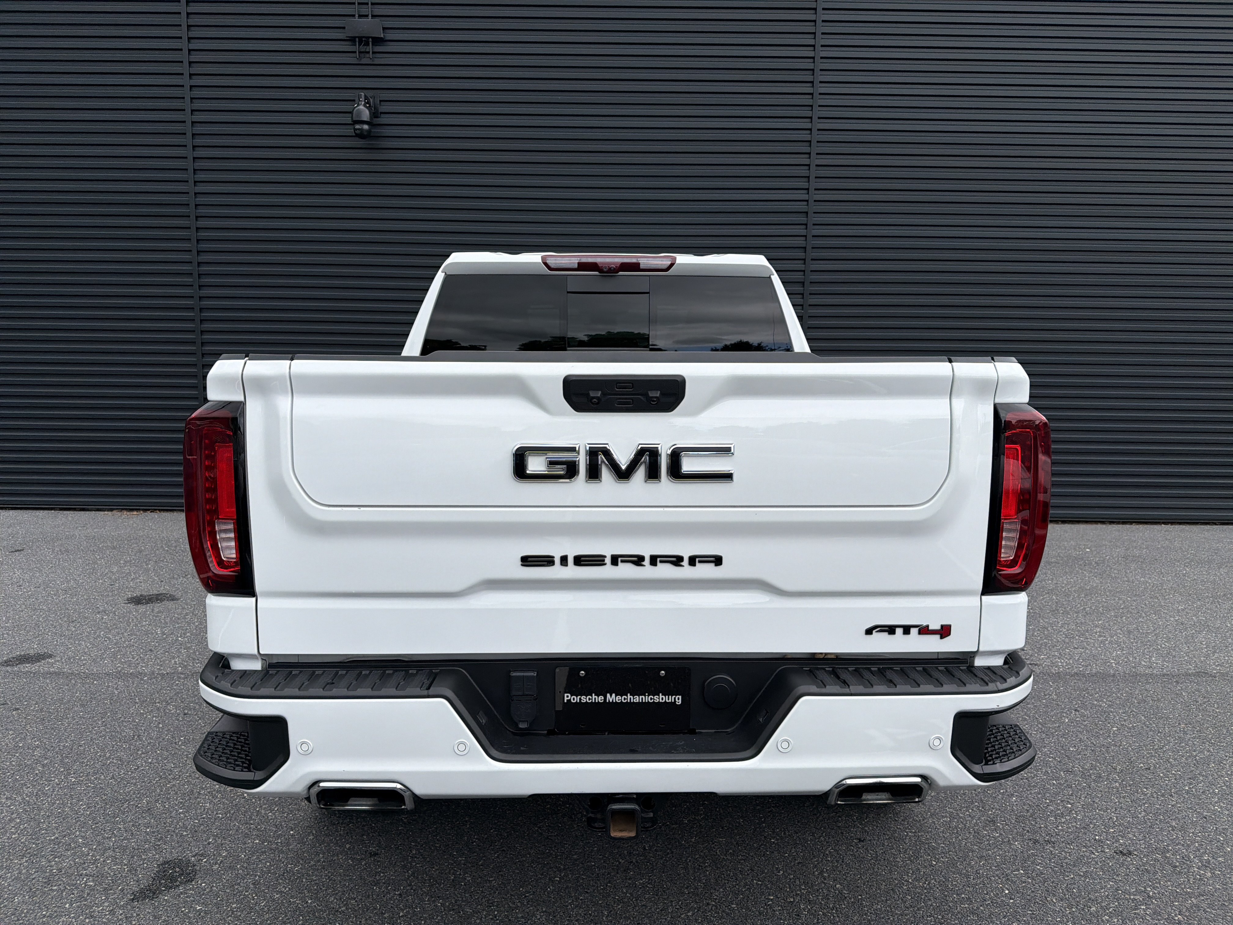 Used 2024 GMC Sierra 1500 AT4 w/ Technology Package AWD/4WD image 4