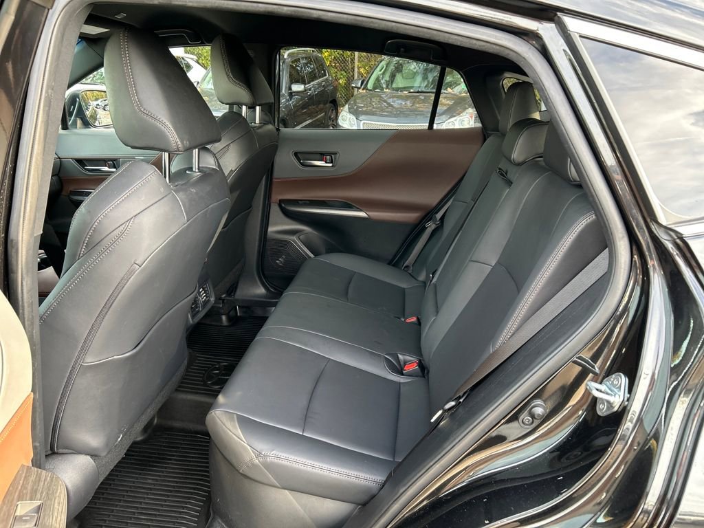 Used 2023 Toyota Venza XLE image 24