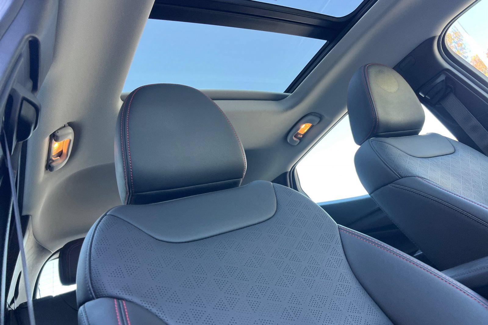 Used 2023 Chevrolet Bolt EUV Premier w/ Sun & Sound Package FWD image 21