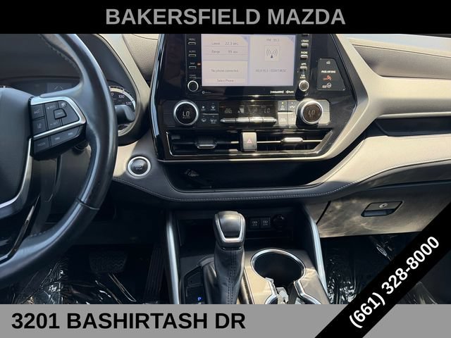 Used 2021 Toyota Highlander LE FWD image 19