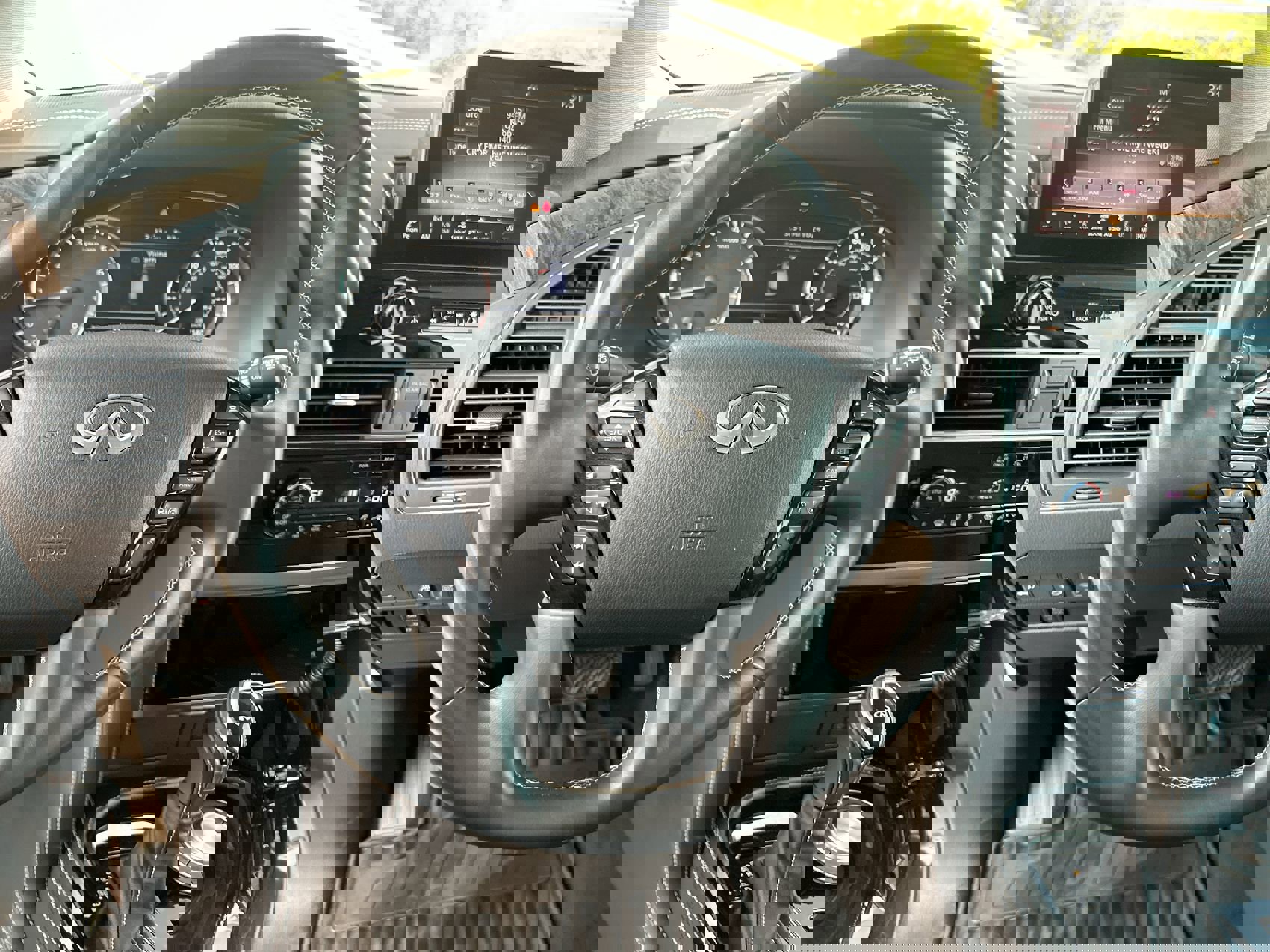 Used 2024 INFINITI QX80 Premium Select w/ All-Season Package image 14