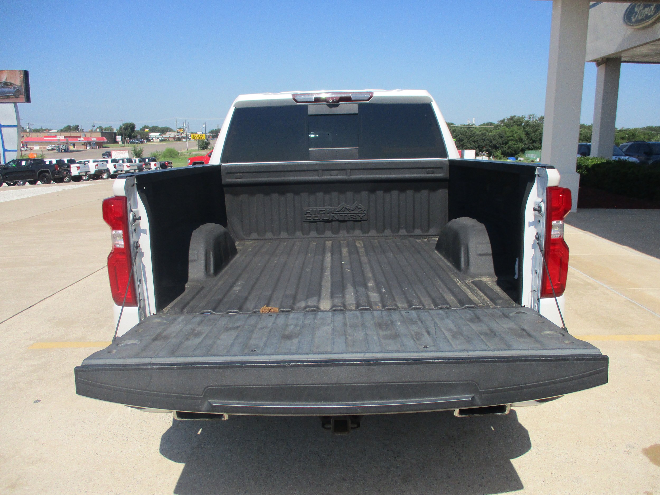 Used 2020 Chevrolet Silverado 1500 High Country w/ Technology Package AWD/4WD image 7