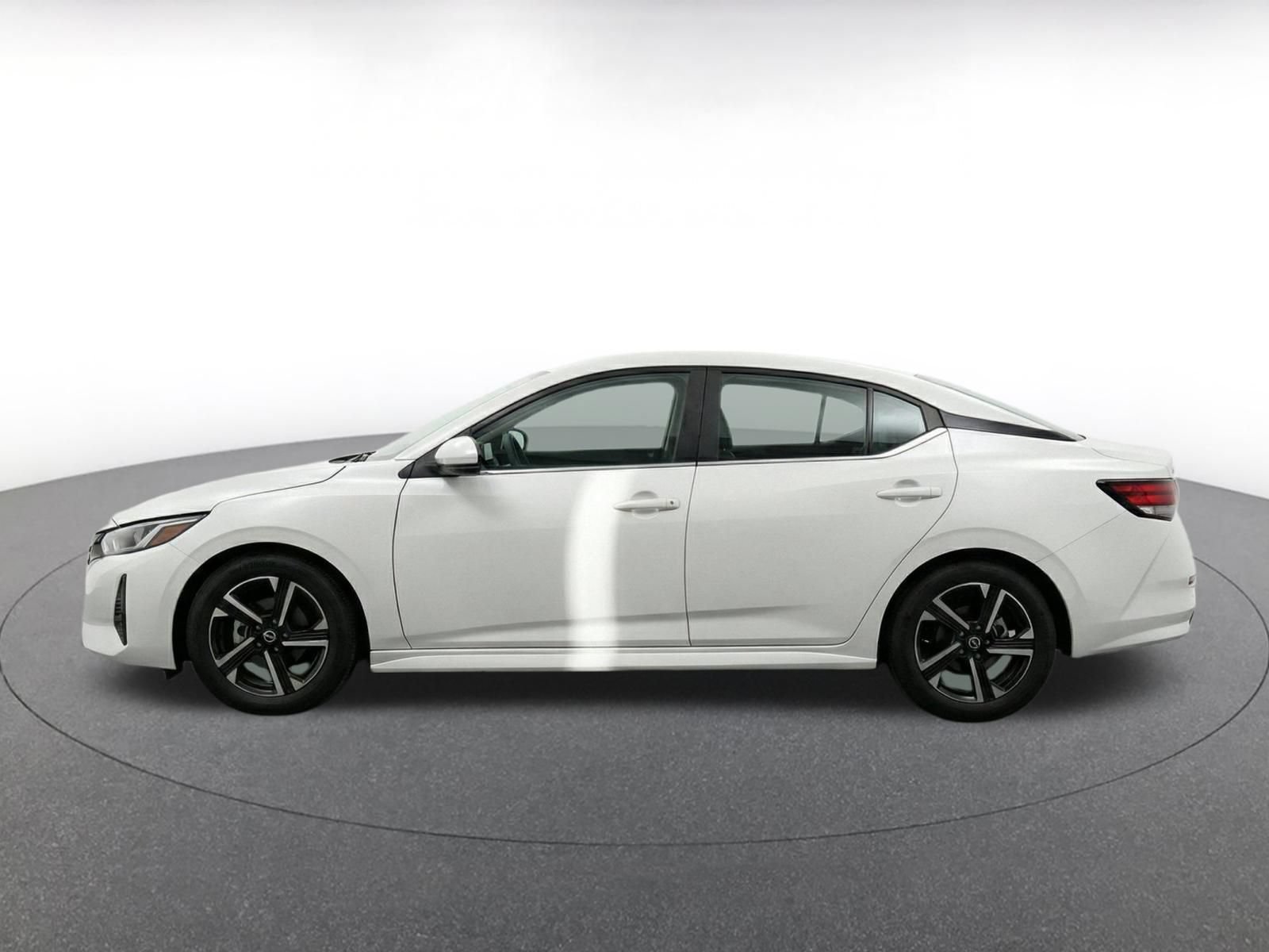 Used 2025 Nissan Sentra SV FWD image 4