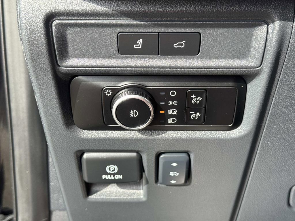 Used 2024 Ford Expedition Limited RWD image 21