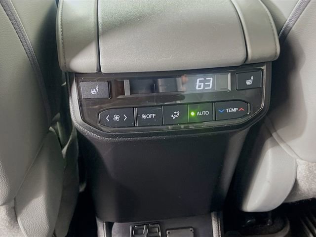 Used 2021 Toyota Highlander Platinum image 28