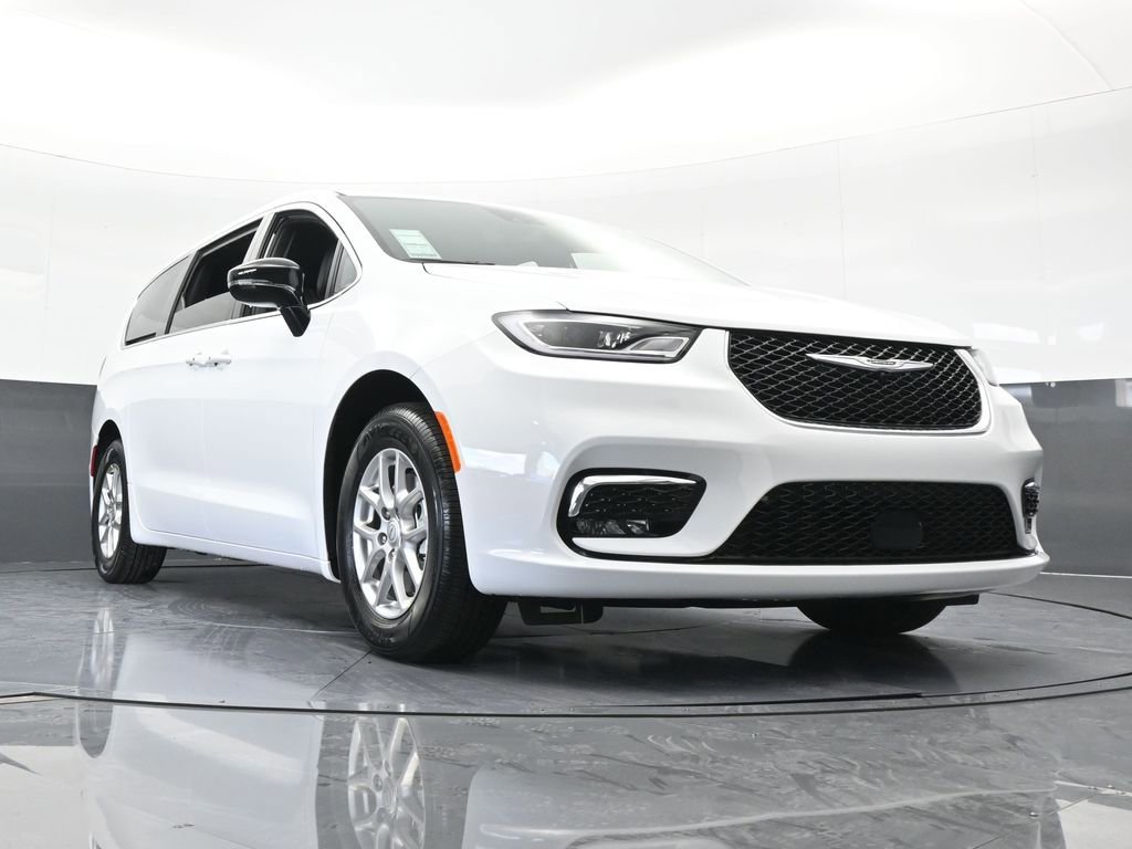 New 2026 Chrysler Pacifica Select image 56