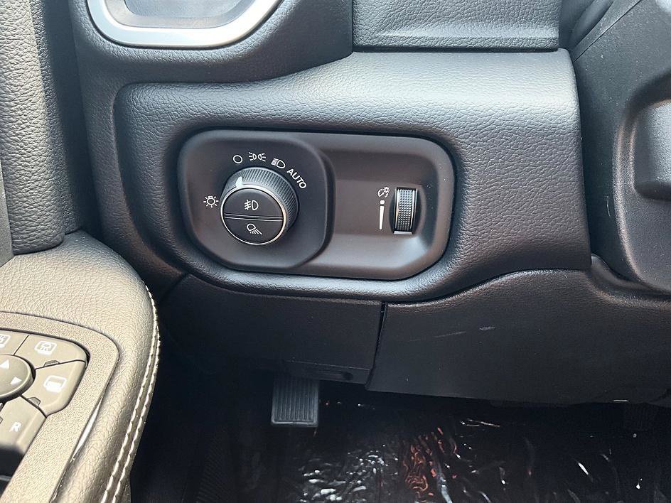 New 2026 RAM 2500 Big Horn AWD/4WD image 16