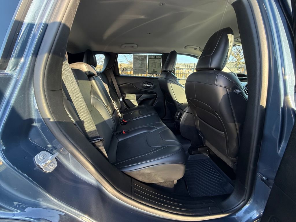 Used 2019 Jeep Cherokee Limited image 15