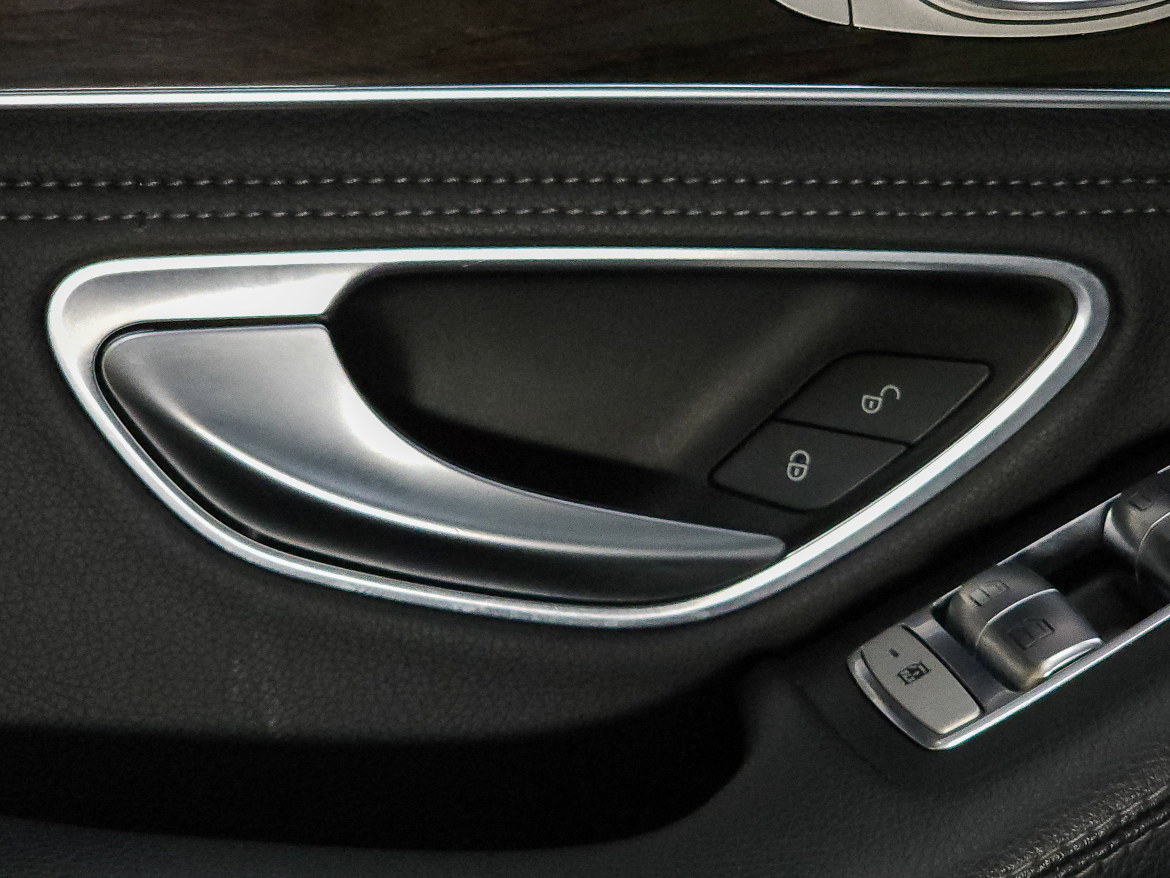 Used 2015 Mercedes-Benz C 300 4MATIC Sedan image 18