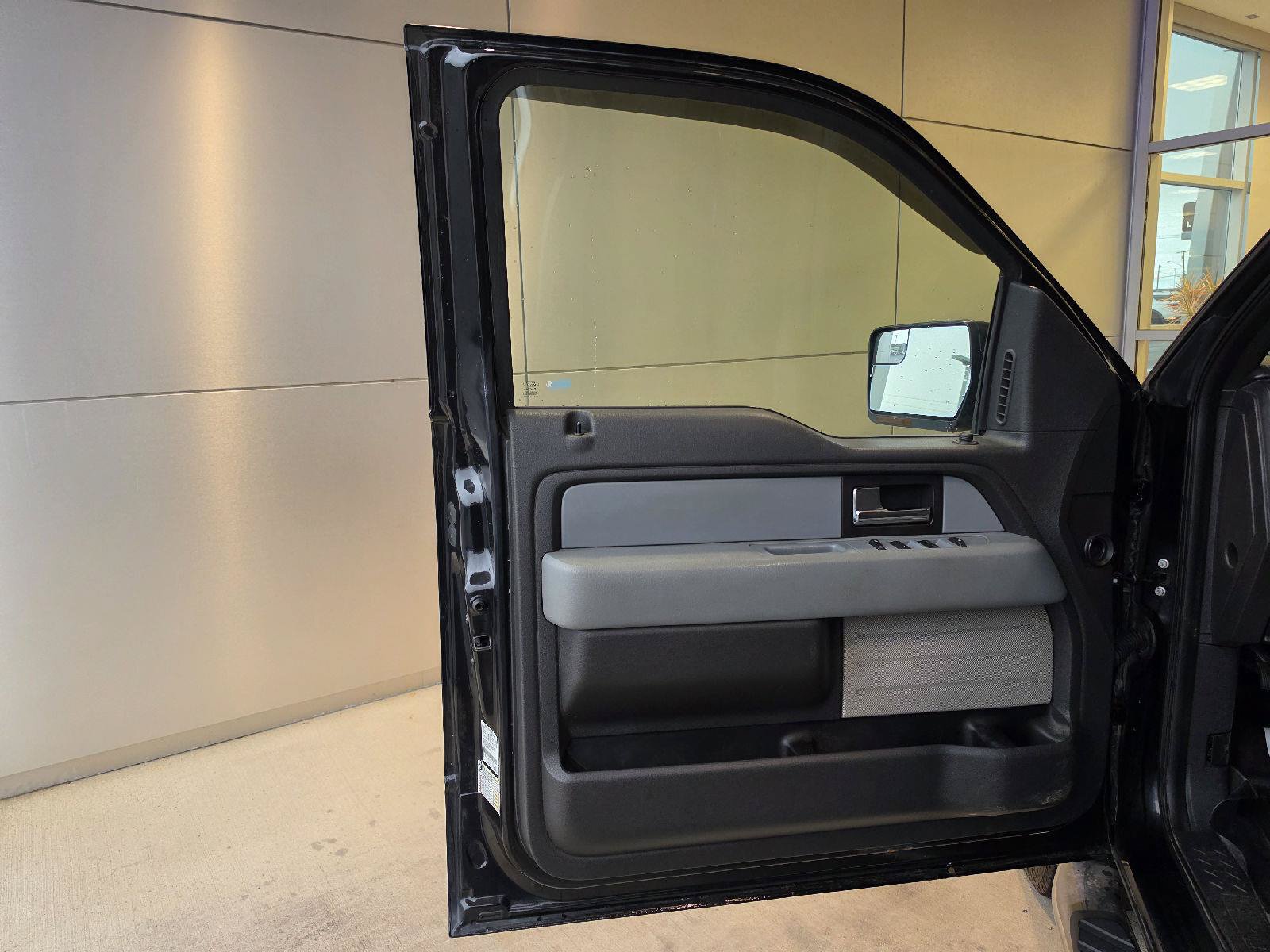 Used 2014 Ford F150 XLT w/ Equipment Group 302A Luxury AWD/4WD image 18