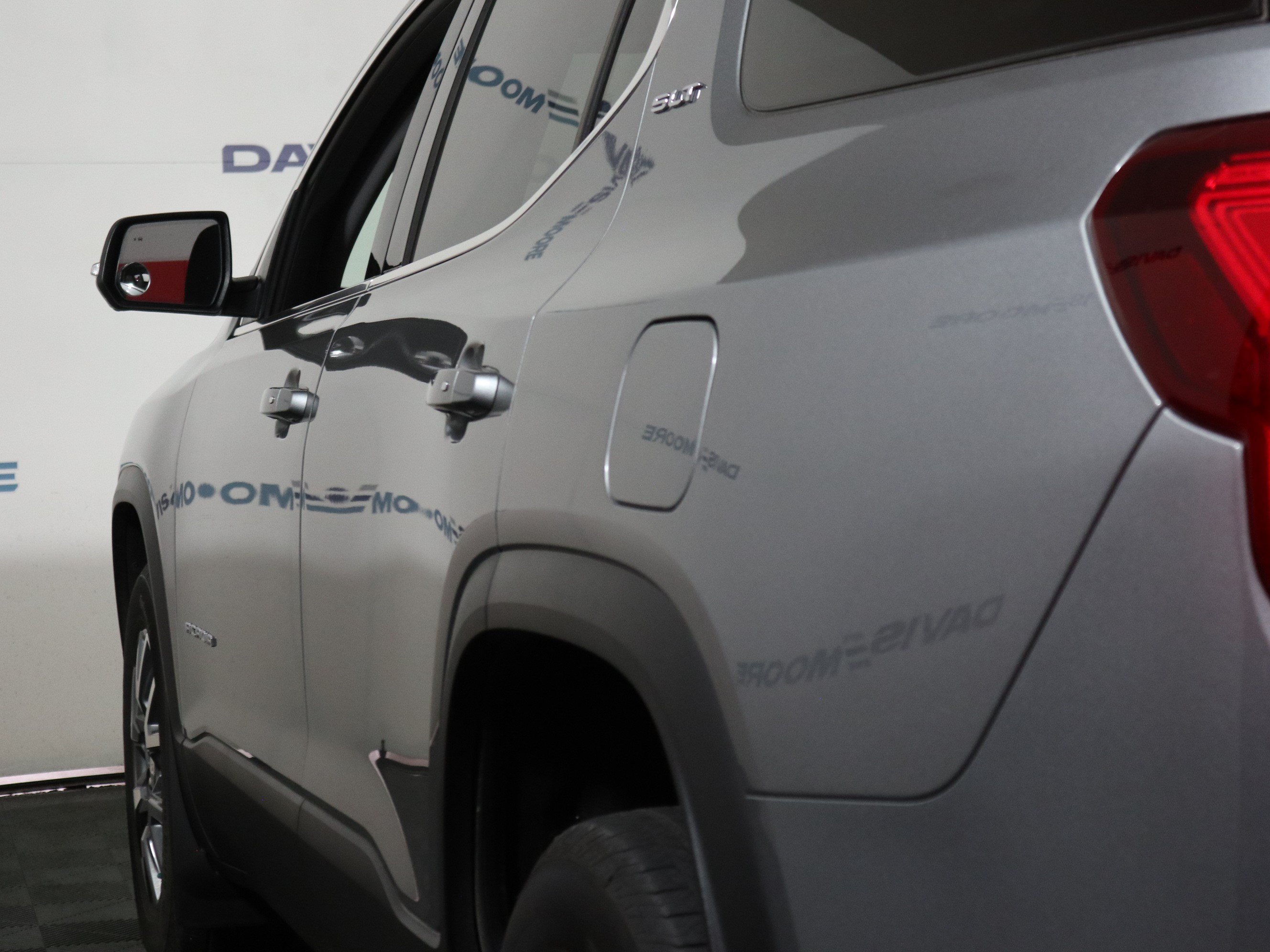 Used 2023 GMC Acadia SLT w/ Technology Package FWD image 10