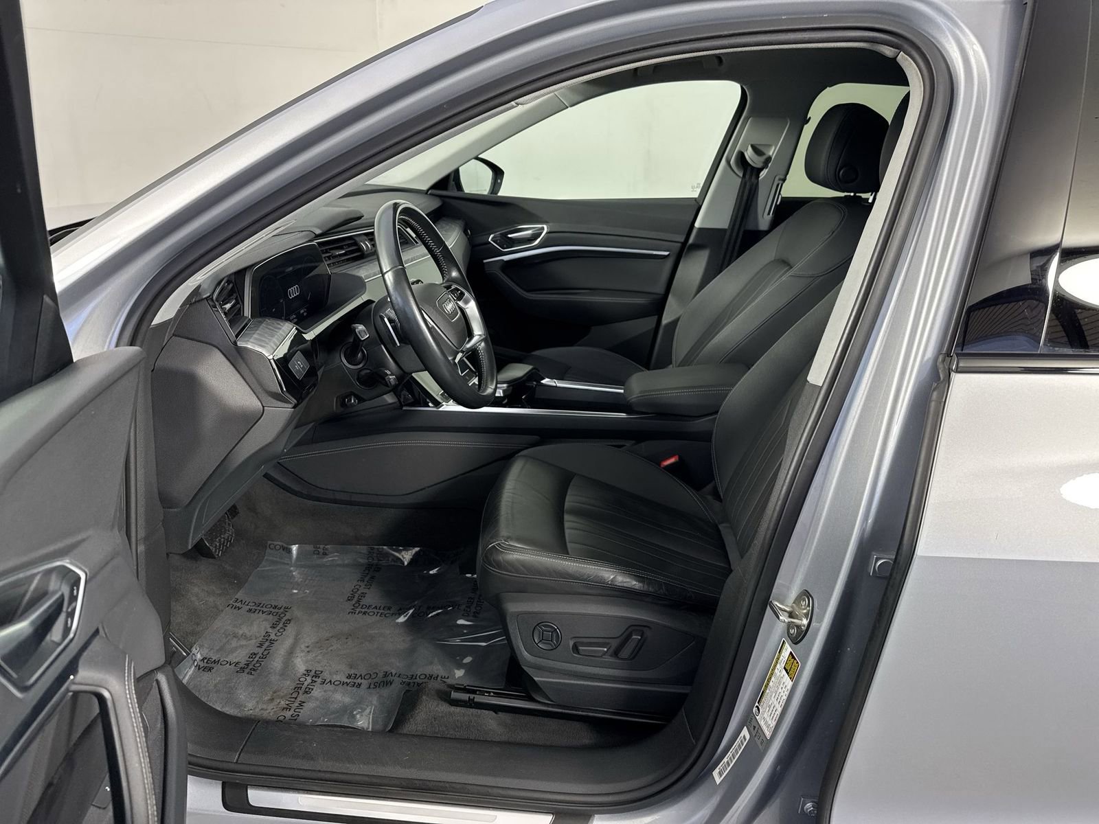 Used 2021 Audi e-tron Premium w/ Convenience Plus Package image 5