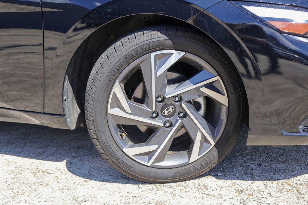 Used 2024 Hyundai Elantra Limited image 29