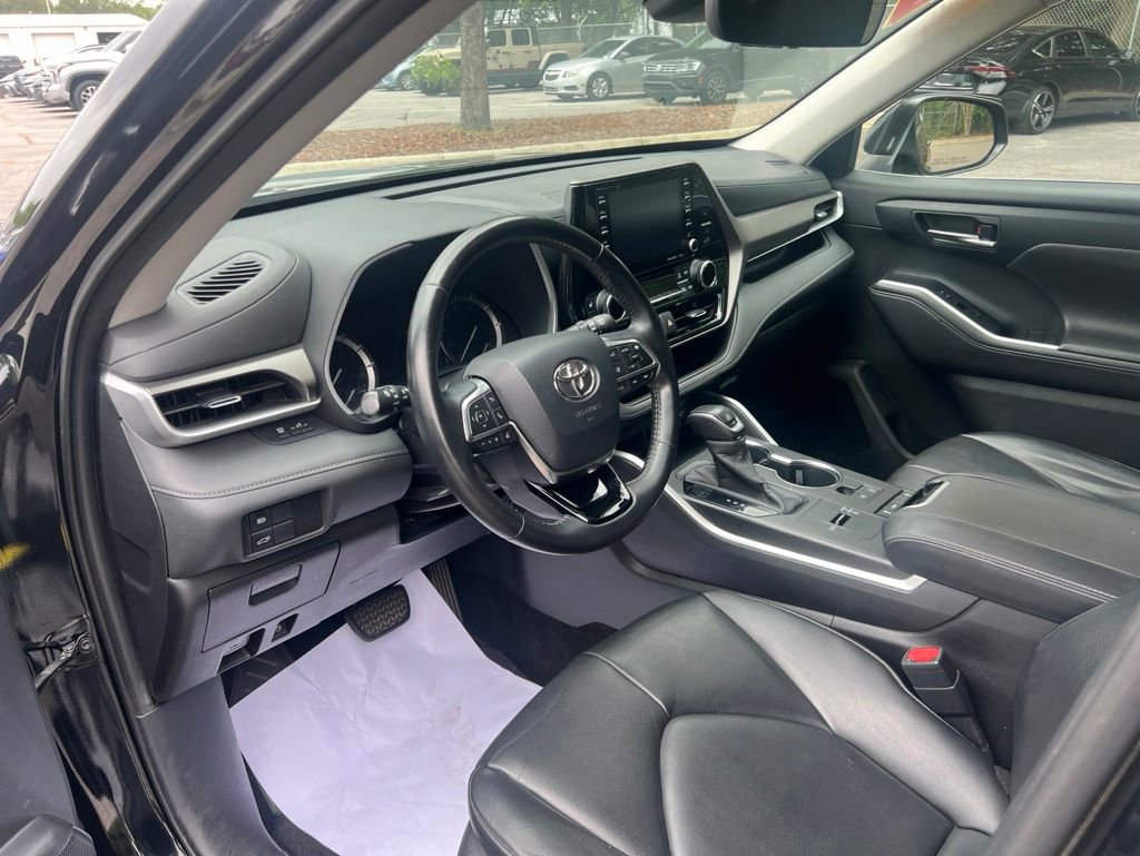 Used 2020 Toyota Highlander XLE FWD image 9