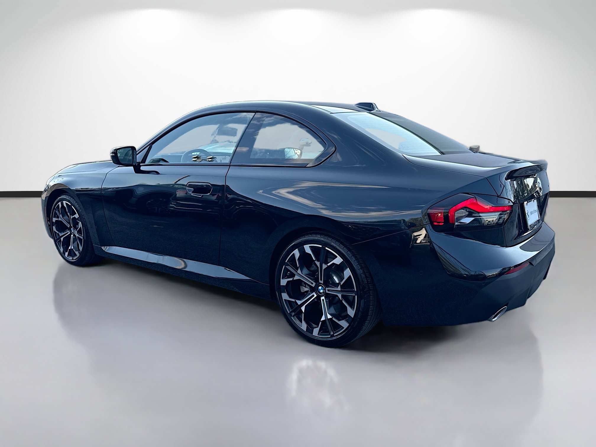 Used 2025 BMW 230i Coupe w/ Convenience Package image 5