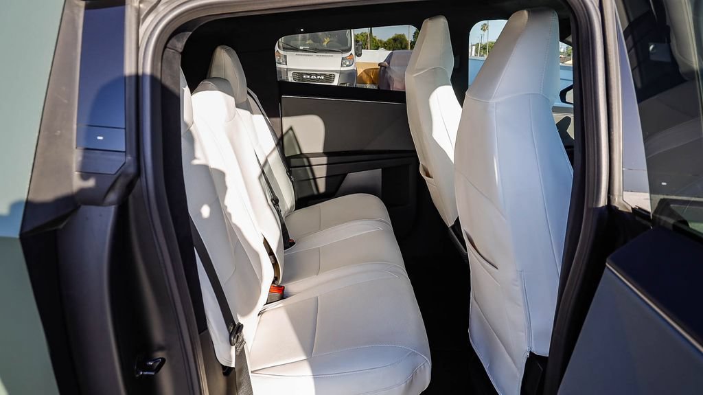 Used 2025 Tesla Cybertruck AWD Crew Cab image 20