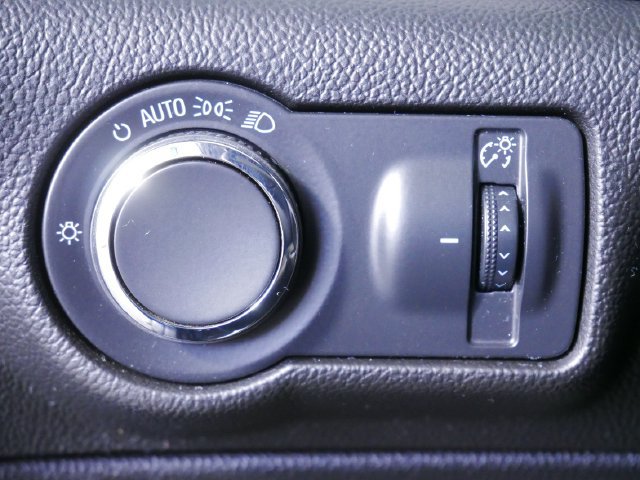 Used 2015 Buick Verano FWD image 21