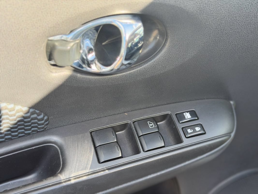 Used 2016 Nissan Versa Note SV FWD image 18