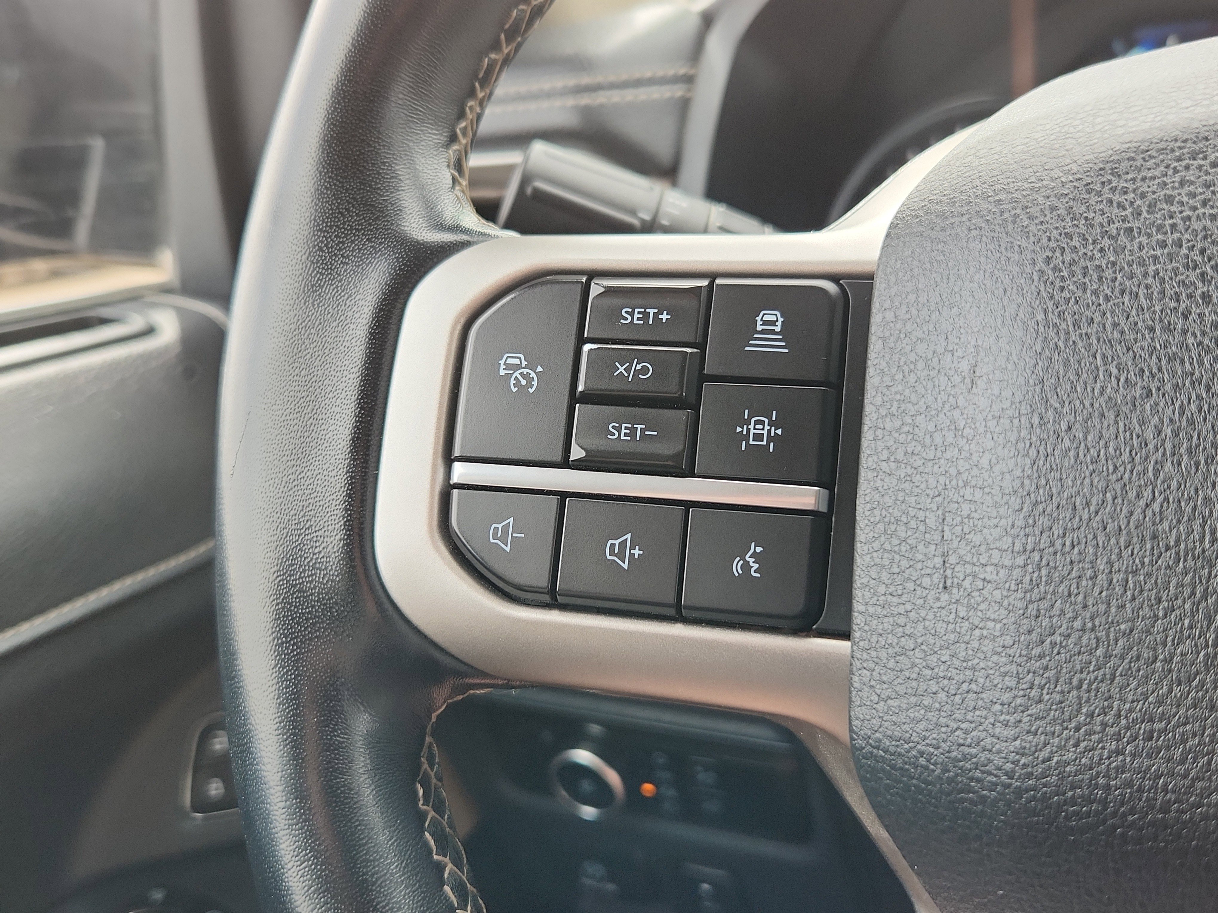 Used 2023 Ford Expedition Limited image 16