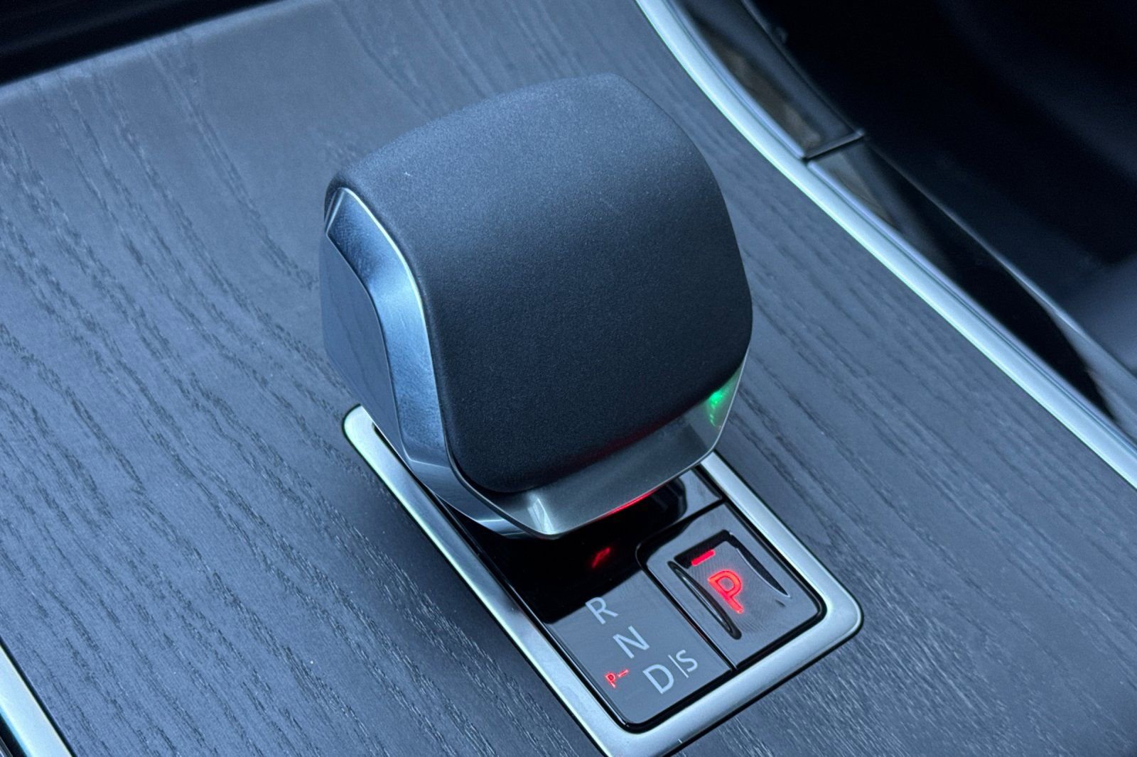 Used 2026 Land Rover Range Rover Velar Dynamic SE image 25