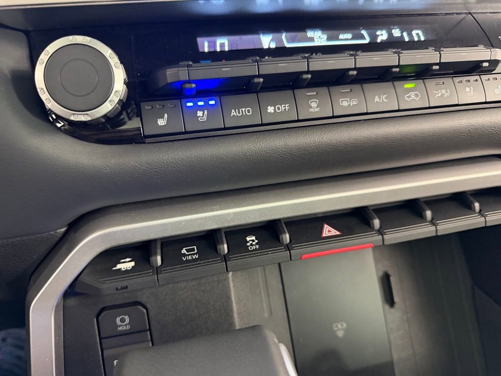 Used 2025 Toyota Sequoia Platinum image 17