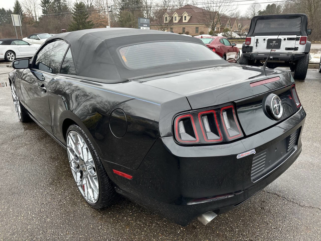 Used 2014 Ford Mustang Convertible image 4