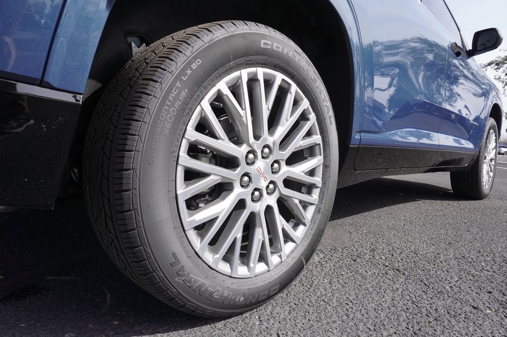 New 2026 GMC Acadia Denali FWD image 8