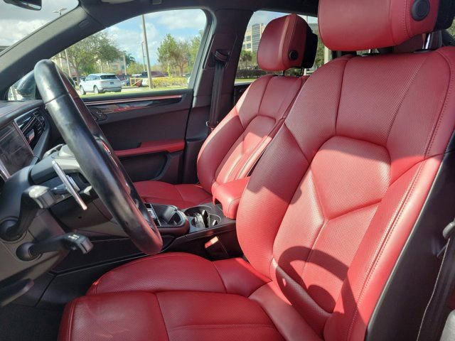 Used 2024 Porsche Macan image 25