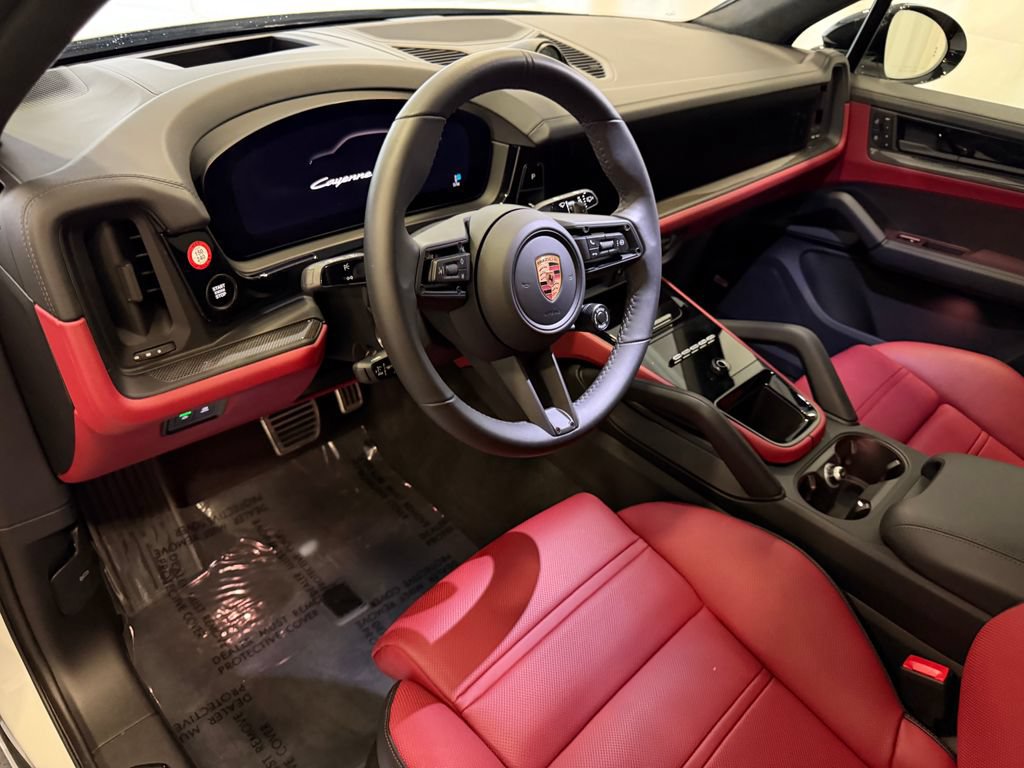 Certified 2025 Porsche Cayenne GTS AWD/4WD image 4