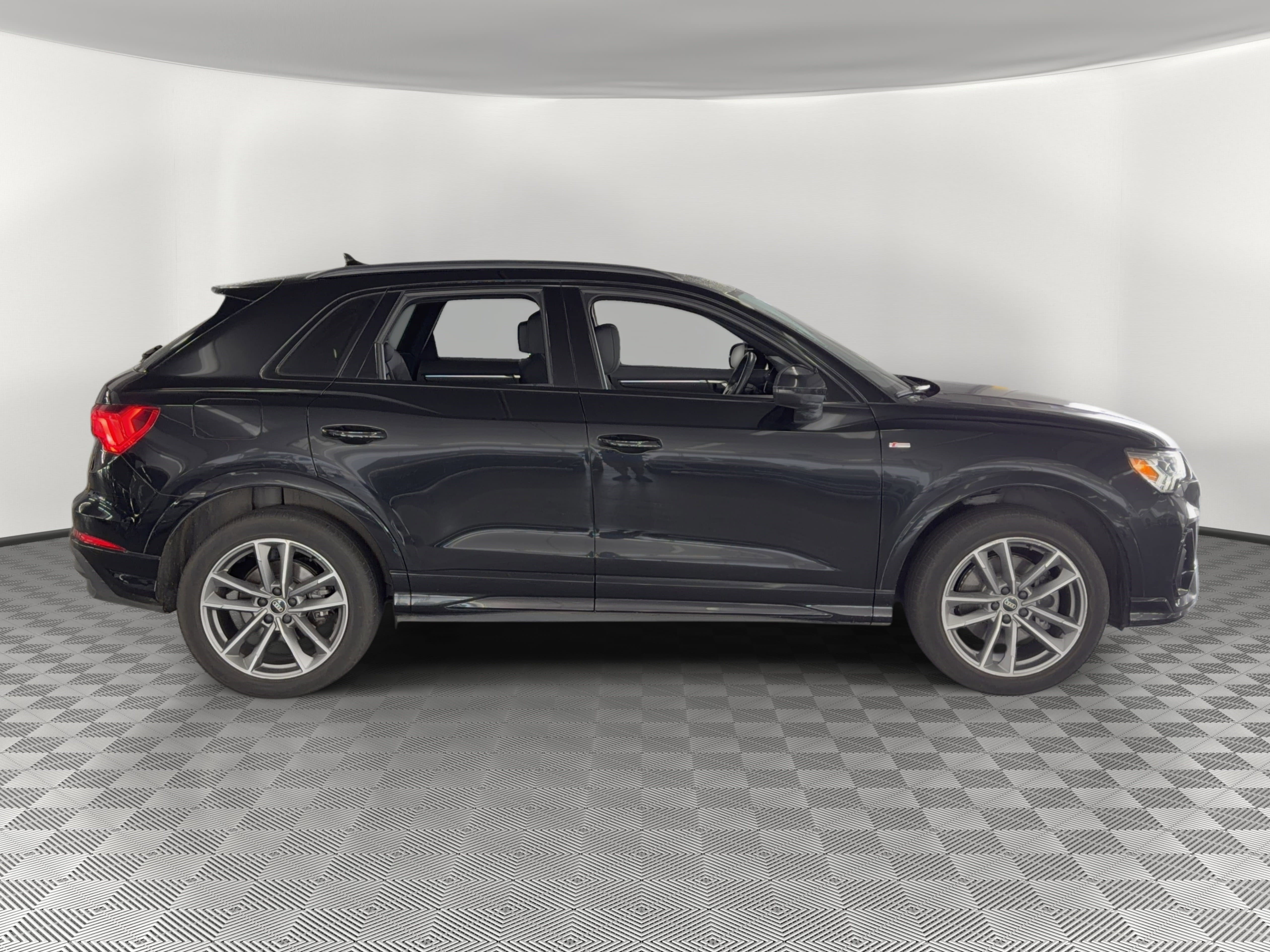 Certified 2024 Audi Q3 2.0T Premium Plus w/ Premium Plus Package image 8