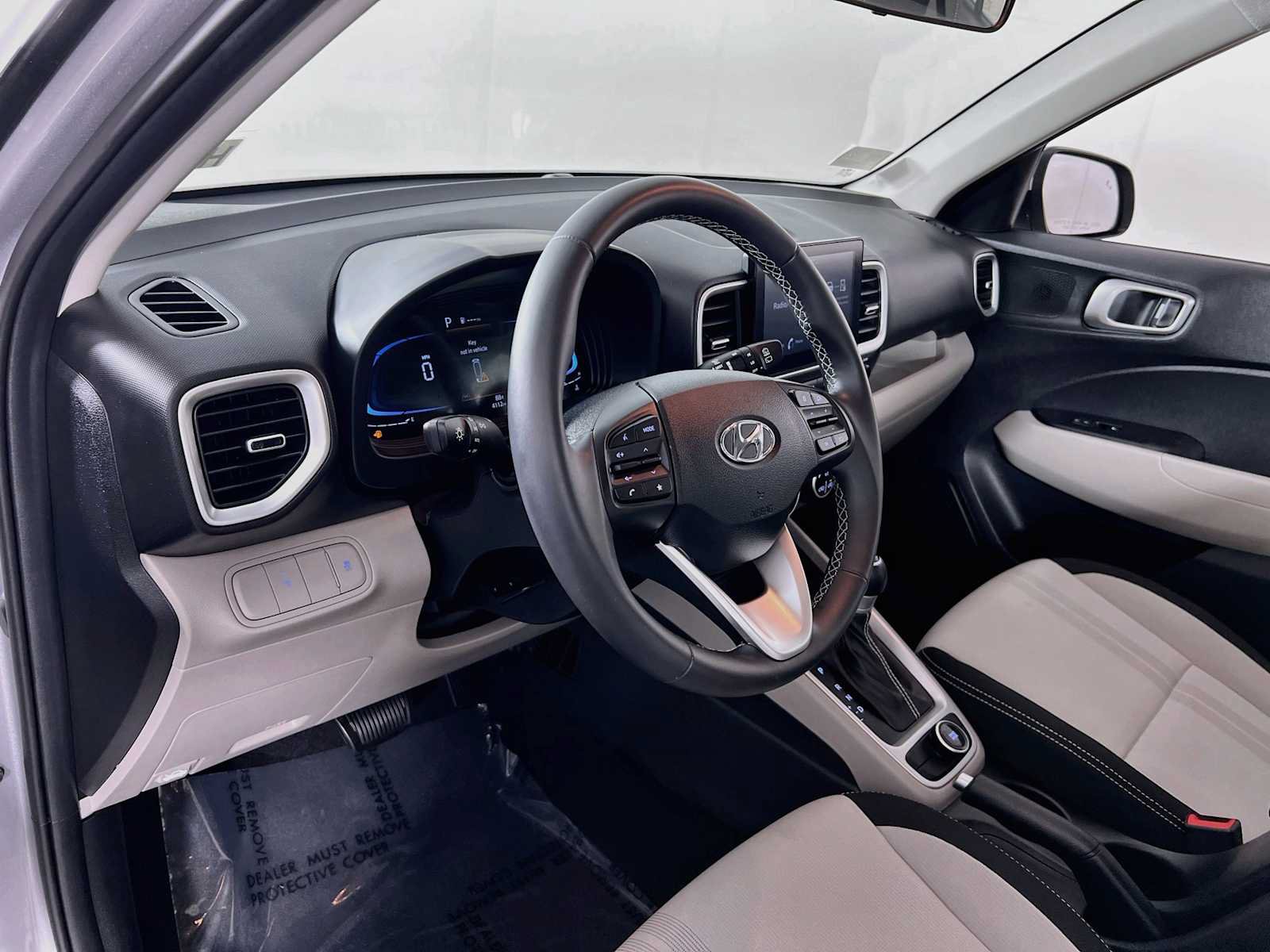 Certified 2025 Hyundai Venue FWD image 9
