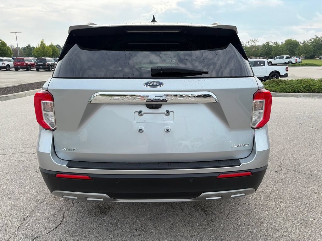 Used 2024 Ford Explorer XLT w/ Equipment Group 202A AWD/4WD image 6