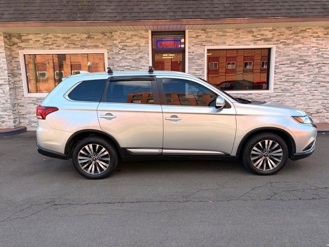 Used 2020 Mitsubishi Outlander SE AWD/4WD image 4