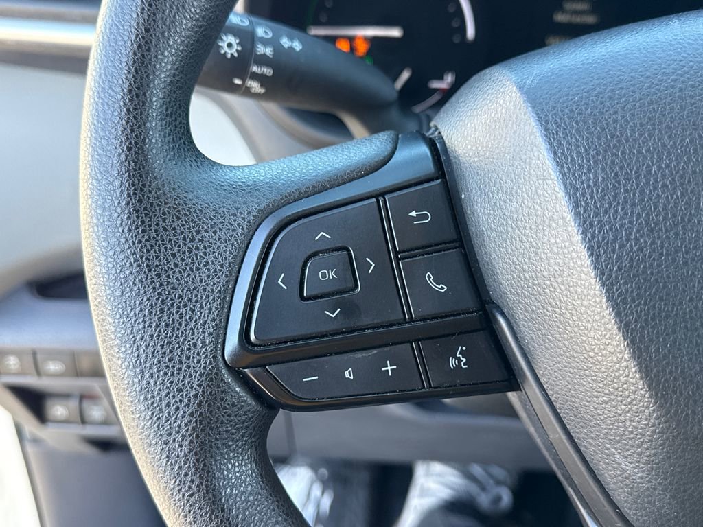 Used 2024 Toyota Sienna LE image 30