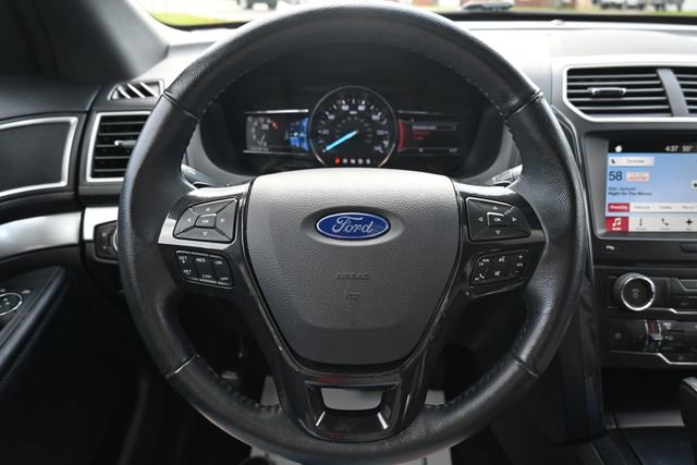 Used 2017 Ford Explorer XLT w/ Equipment Group 202A AWD/4WD image 46