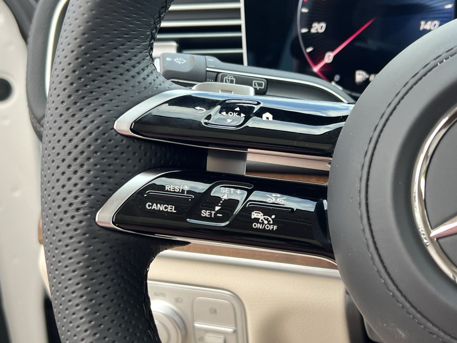 New 2026 Mercedes-Benz GLS 450 4MATIC image 38