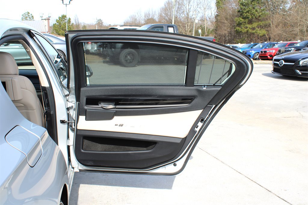 Used 2009 BMW 750Li 750Li image 36