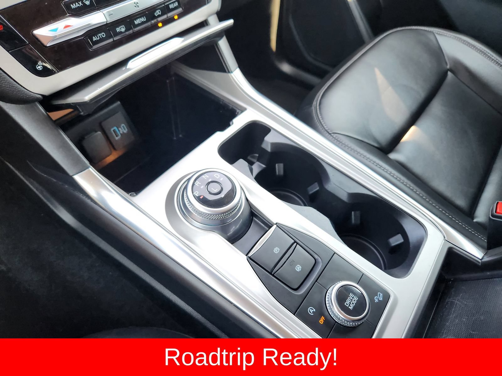 Used 2024 Ford Explorer XLT w/ Equipment Group 202A AWD/4WD image 29