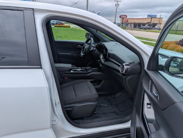 Used 2026 Chevrolet Equinox LT AWD/4WD image 3