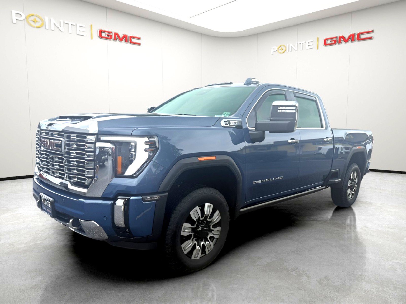 Used 2024 GMC Sierra 2500 Denali w/ Denali Reserve Package AWD/4WD image 3