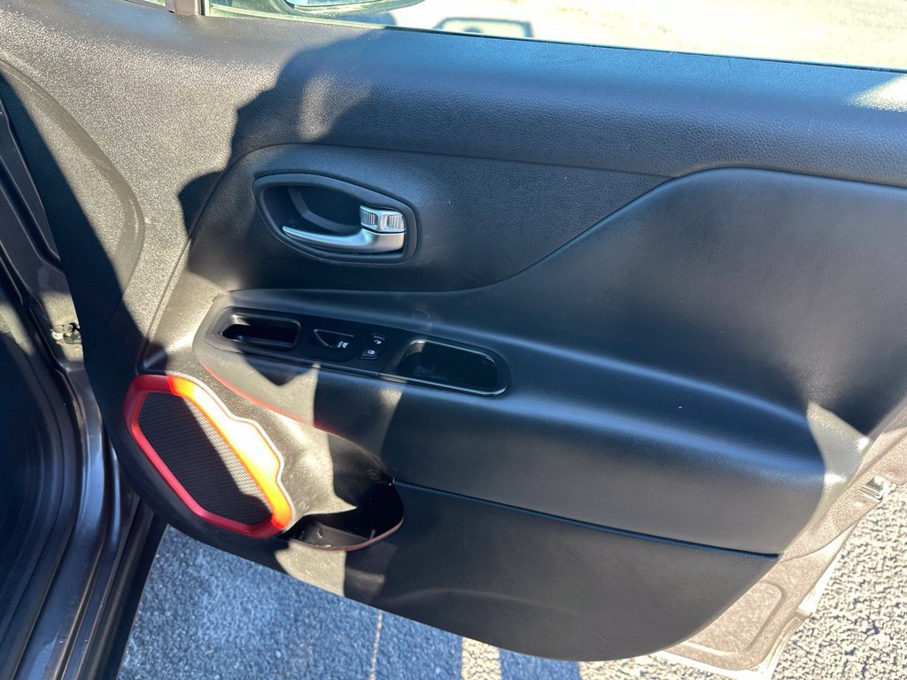 Used 2019 Jeep Renegade Trailhawk w/ Cold Weather Group II AWD/4WD image 24