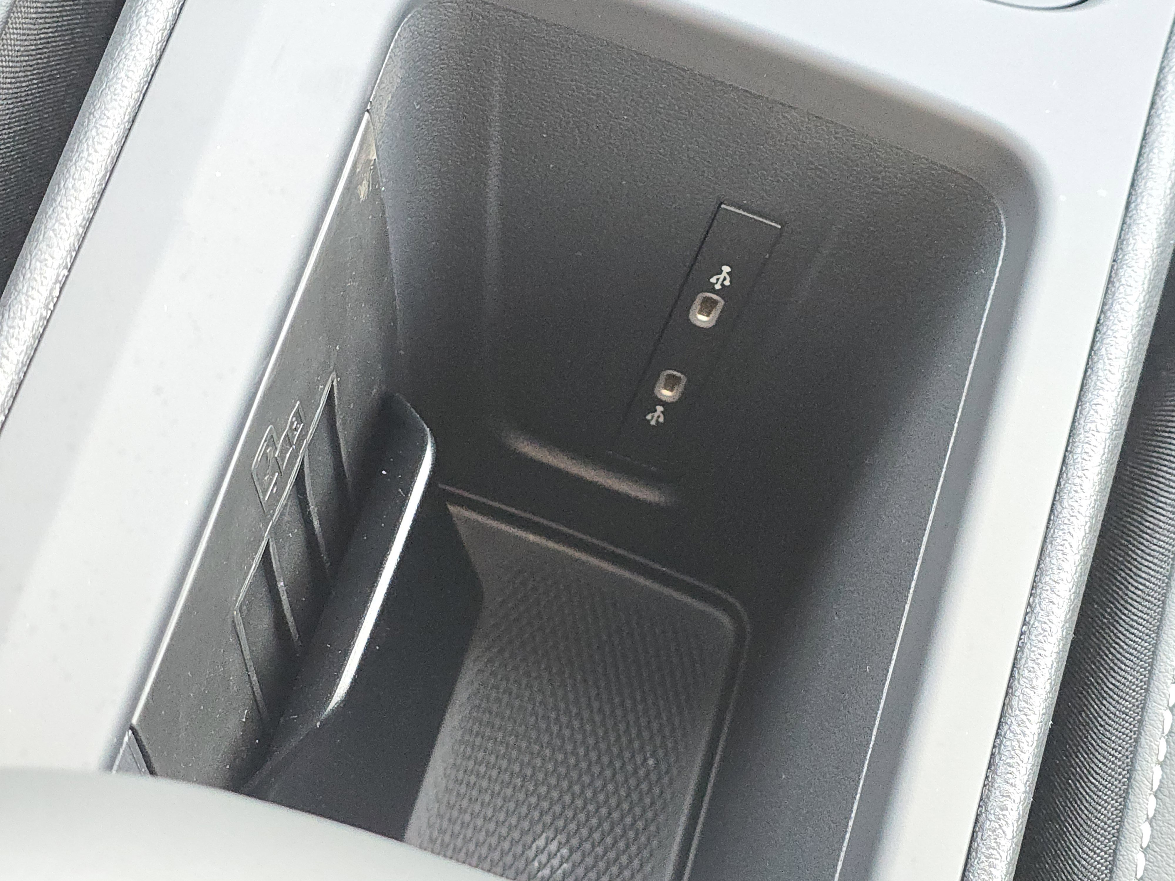 New 2026 Volkswagen Tiguan SE R-Line image 25