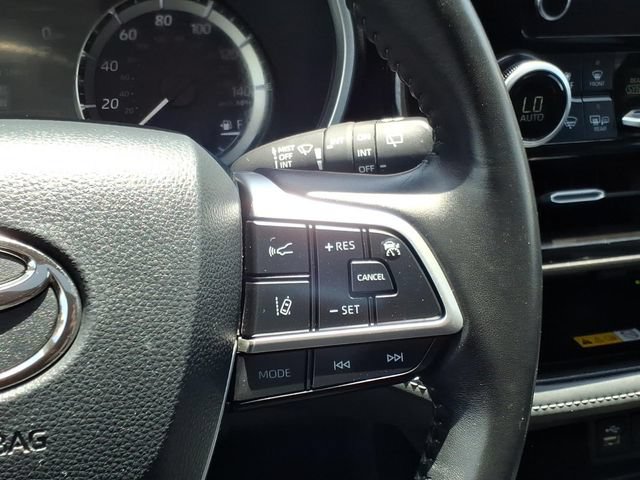 Certified 2024 Toyota Highlander XLE FWD image 16