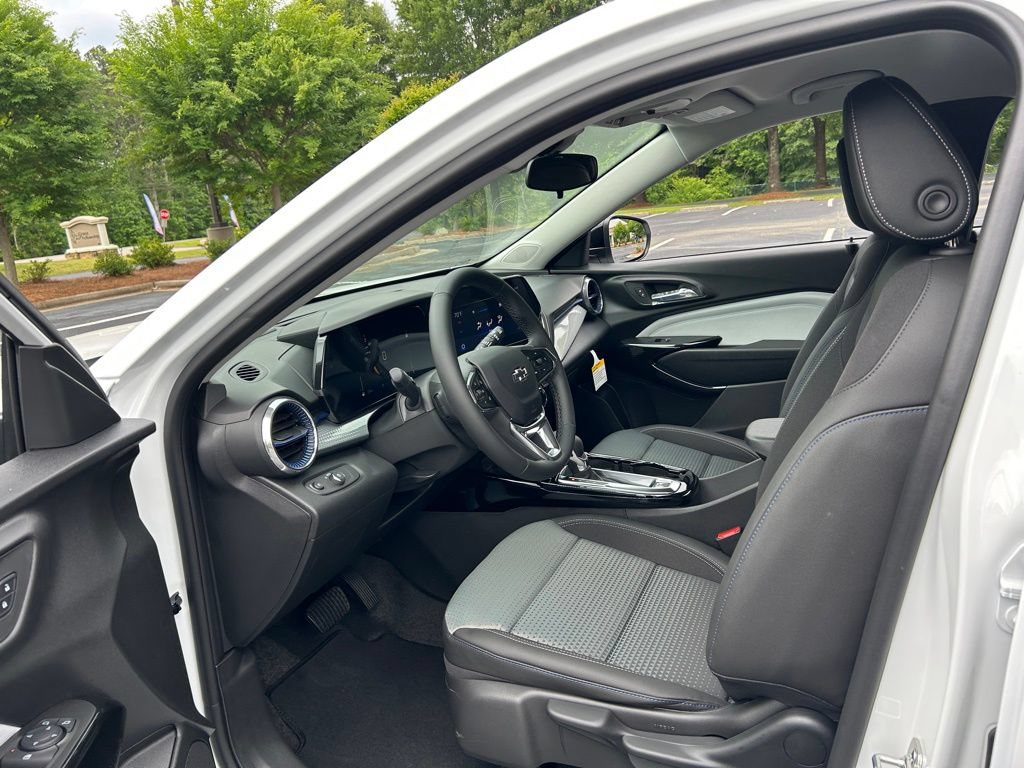 New 2026 Chevrolet Trax LT w/ Driver Confidence Package FWD image 34