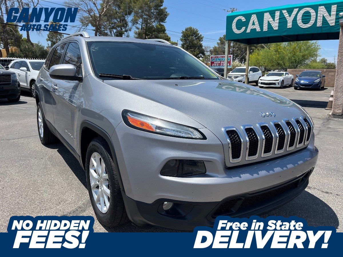 Used 2017 Jeep Cherokee Latitude FWD image 1