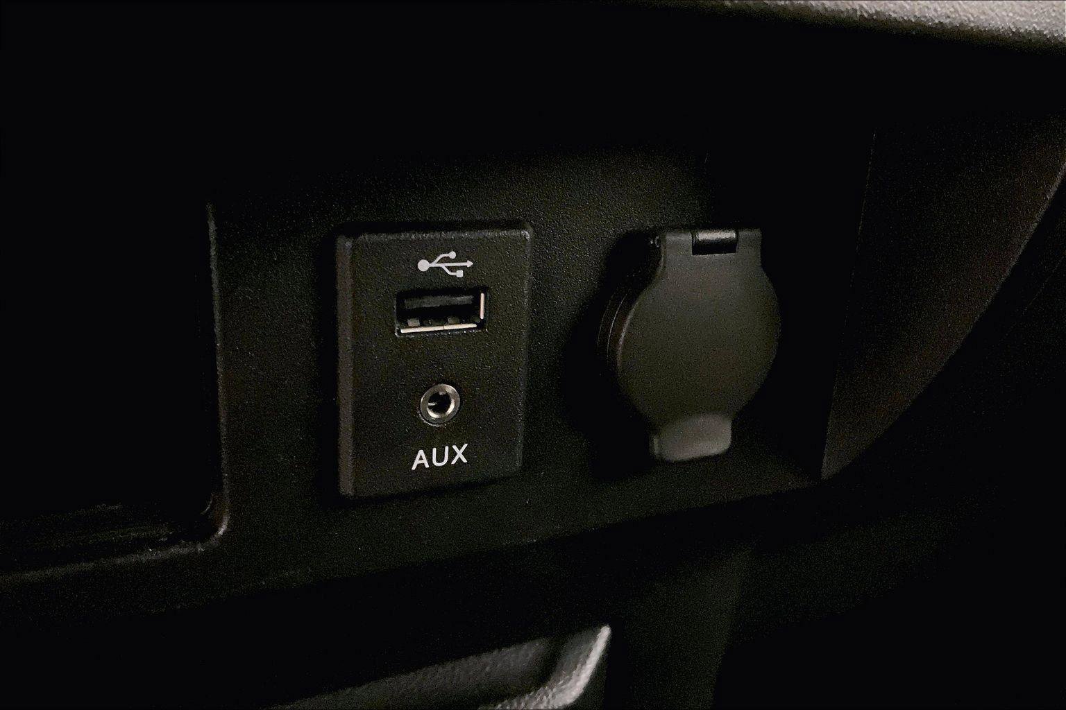 Used 2017 Nissan Titan S image 29